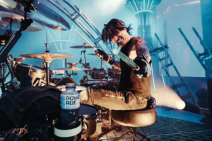 tommylee 1200x600 spaziorock